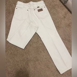 Women’s wrangler white jeans!